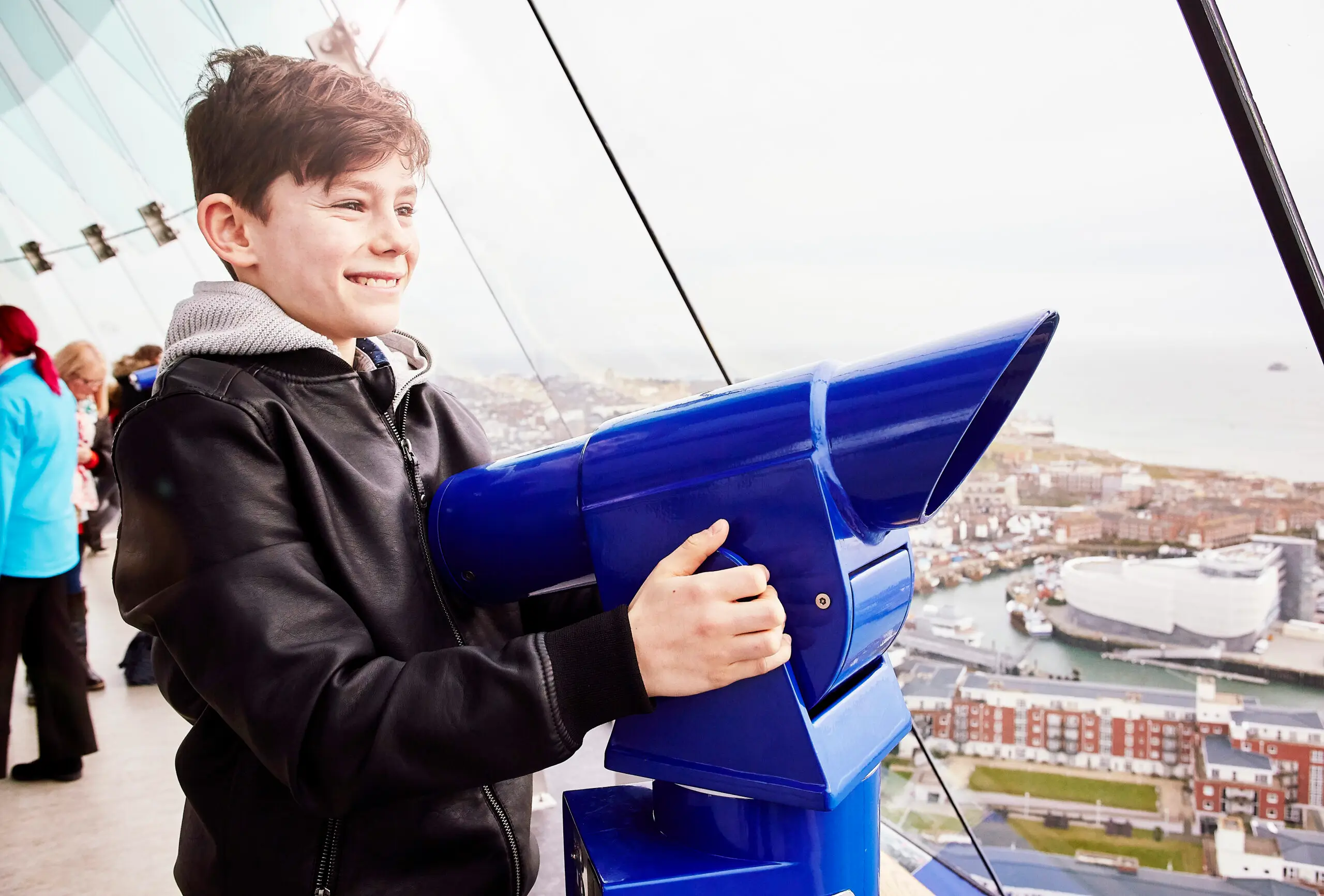 AKA_SPNNKR_1522-boy-with-telescope-final-scaled
