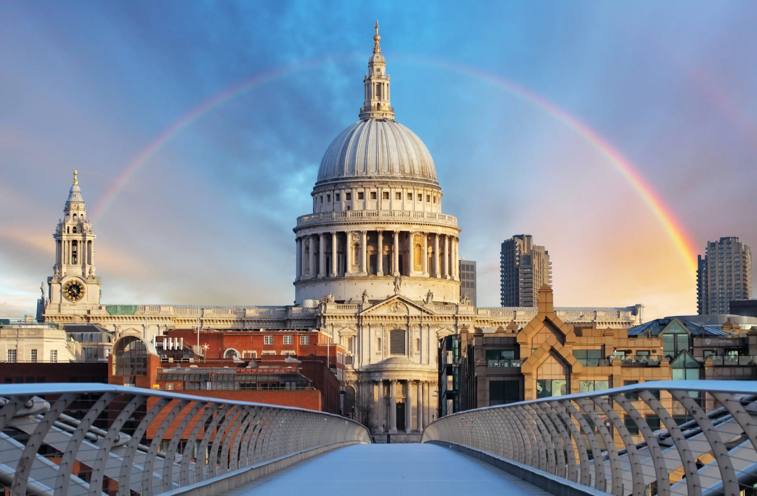 St-Pauls-Cathedral-AdobeStock_79045395-scaled