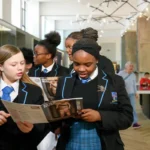 Students-using-a-gallery-guide-resource-1